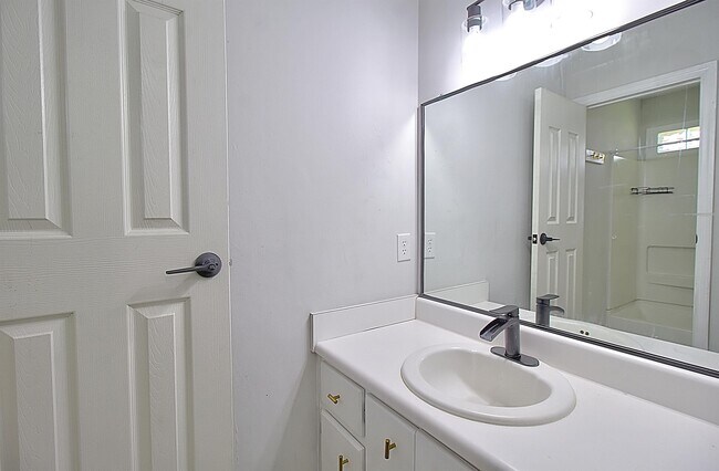 Building Photo - 815 Sagewood Dr