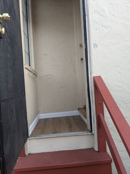 Building Photo - 734 Beatie St