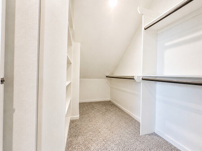 Building Photo - 21018 Camberwell Beauty Ln