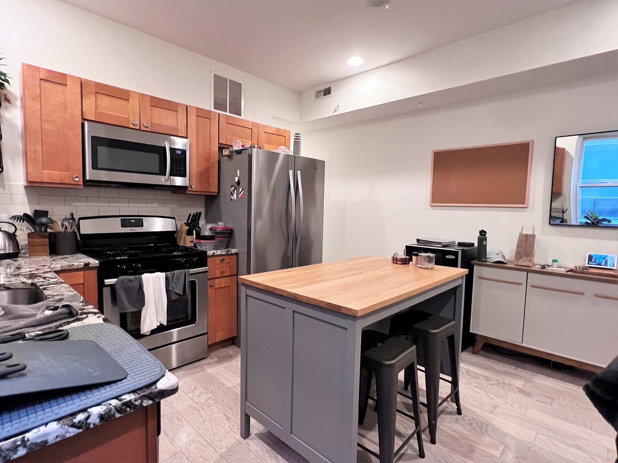 Building Photo - 1627 Wallace St