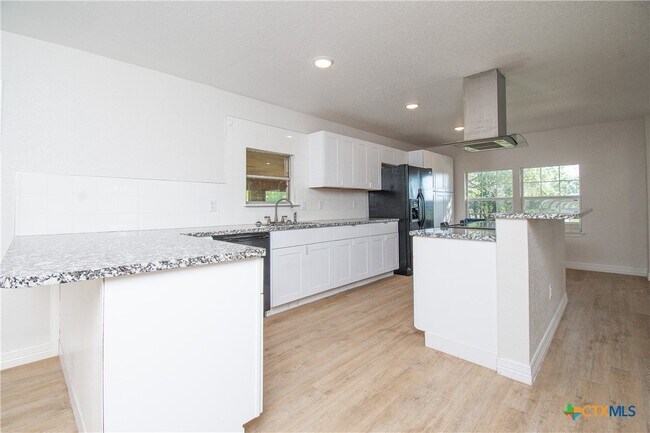 Building Photo - 199 Apache Springs Rd