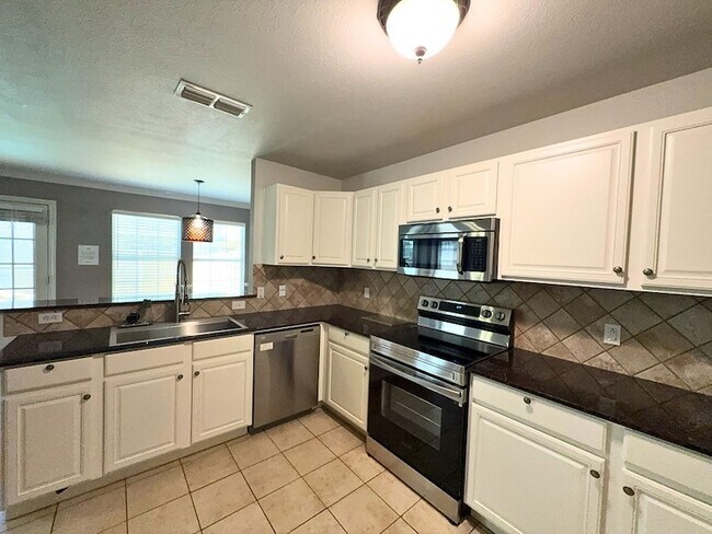 Building Photo - 12614 Oceanside Dr