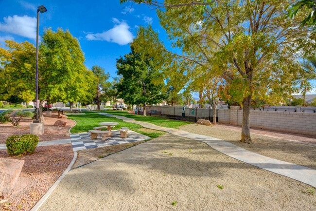 Building Photo - Renovated and Modern. This fantastic 2br in a gated community in Silverado Ranch has all the amen...