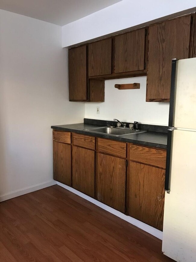 Building Photo - Carrick NEW 4 bedroom apartment. Section 8 accepted