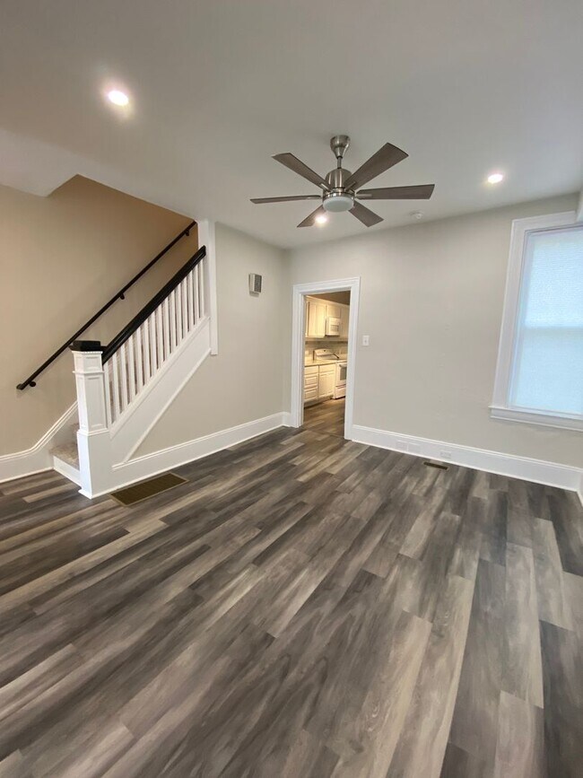 Building Photo - Spacious 3-Bedroom 2 Bath Home with Modern Comforts