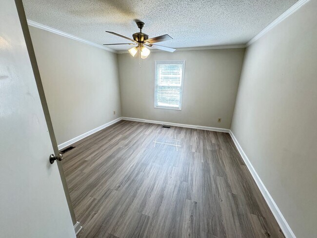 Building Photo - Shady Circle