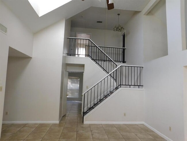 Building Photo - 2206 Laurel Land Ln