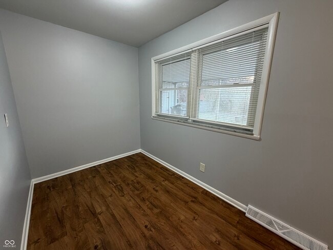 Building Photo - 2789 E Hanna Ave