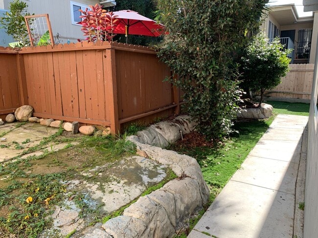 Building Photo - Remodeled 2 Bed/1 Bath unit in North Park w/ Private Yard!