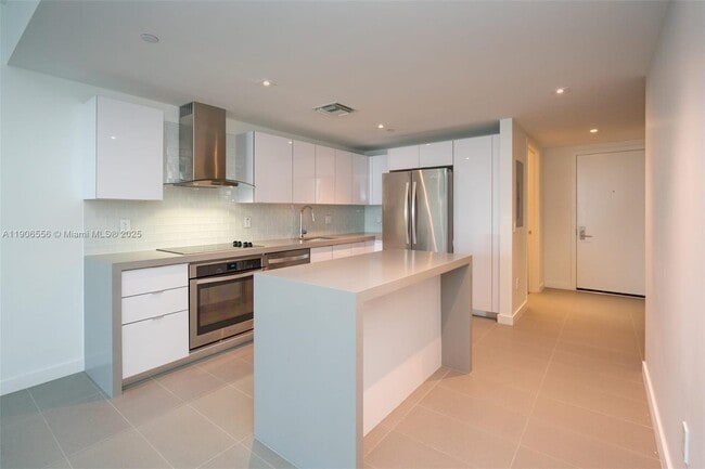 Building Photo - 1600 NE 1st Ave