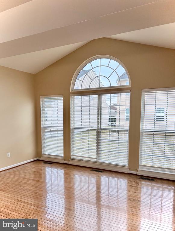 Building Photo - 9330 Birch Cliff Drive