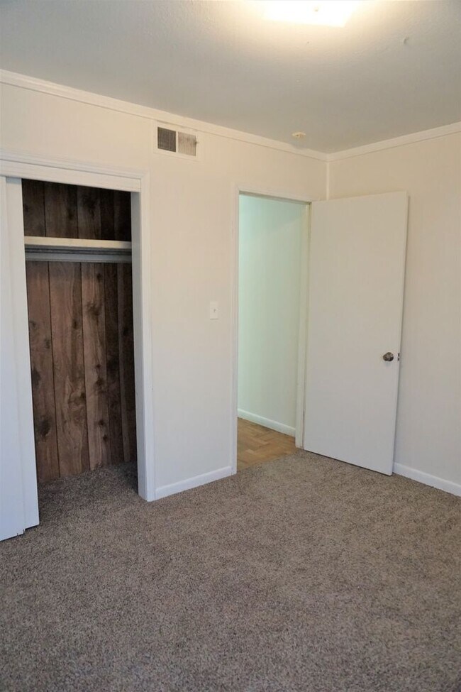 Building Photo - 3 Bed 1 Bath 1 Car in Steve Pennington Addition of NW OKC