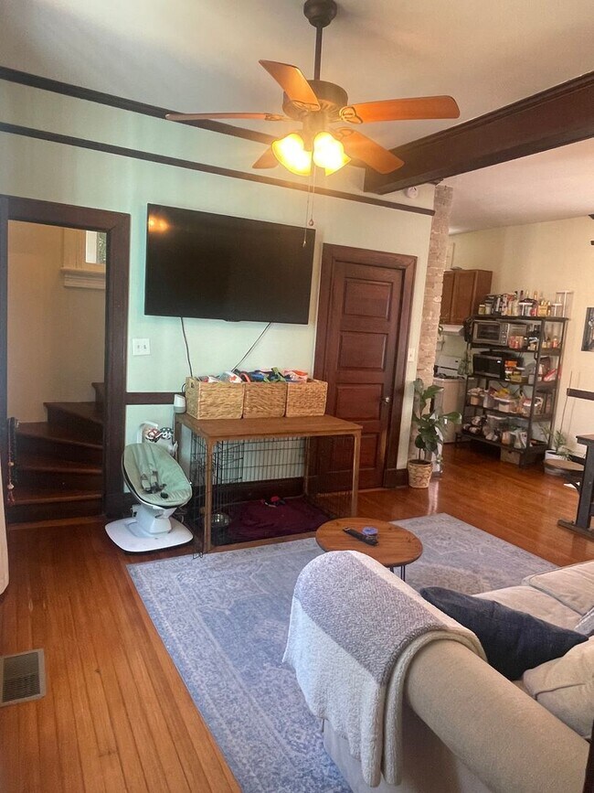 Building Photo - Gorgeous 3BD/2BA Single Family Home in Mid...