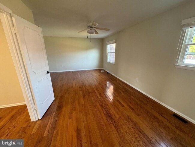 Building Photo - 45 Windsor Mews