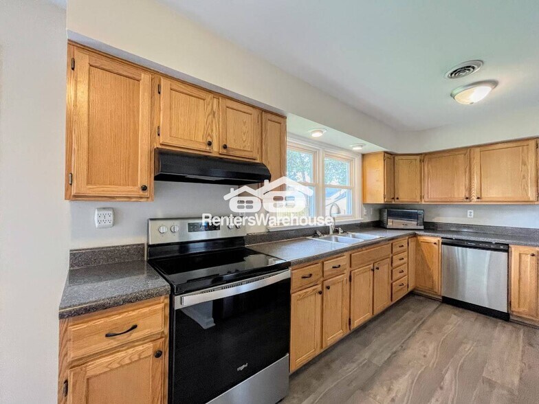 Building Photo - 3032 Belle Haven Dr