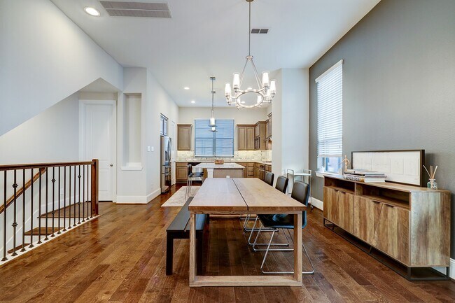 Building Photo - 5453 Larkin St