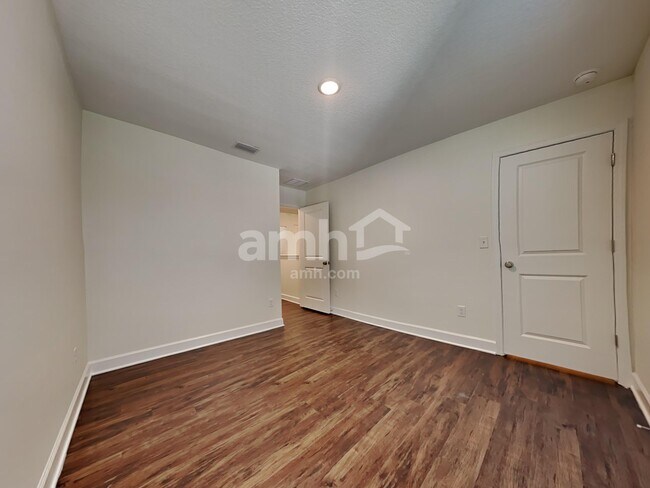 Building Photo - 974 Tan Tara Trl