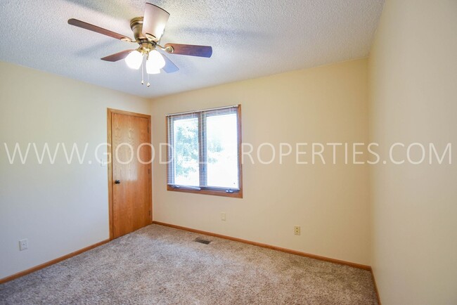 Building Photo - 3 Bedroom West Des Moines Home for Rent