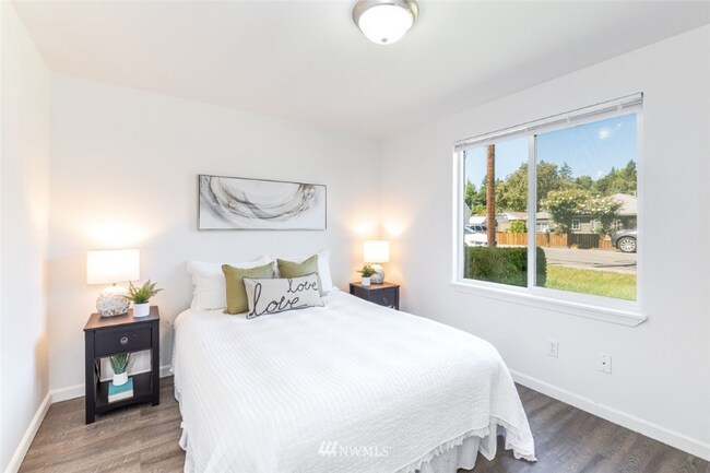 Building Photo - 1744 N Rainier Ave