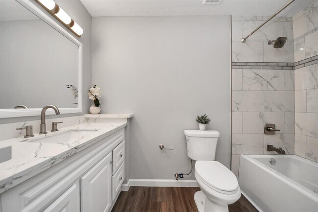 Building Photo - 3111 Tanglebriar Dr