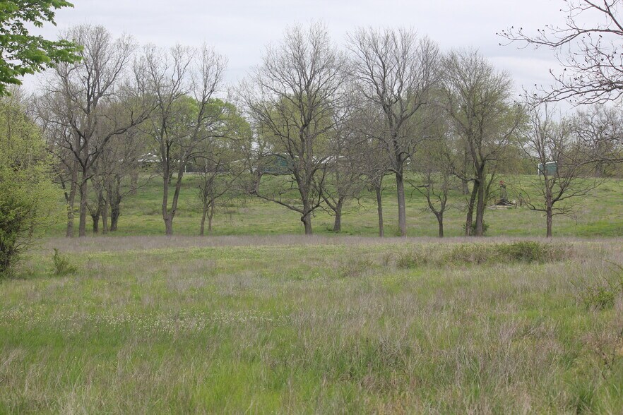 Acreage to the south - 27160 North 3990 Road