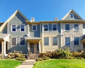 Building Photo - Great 3 Bedroom Townhome in Dancing Waters of Woodbury