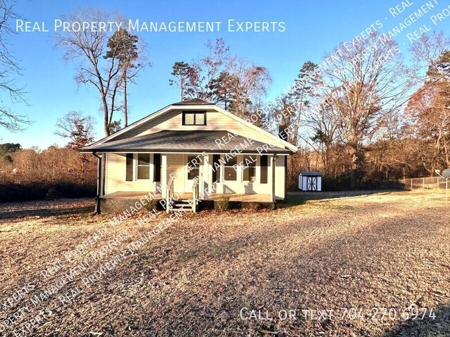 Building Photo - Charming 2BR/2BA Home in Statesville!