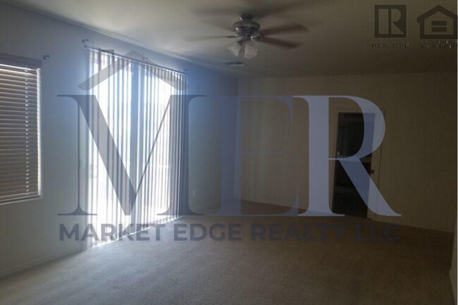 Building Photo - 4Bed/2.5Bath House at Litchfield/Greenway!...