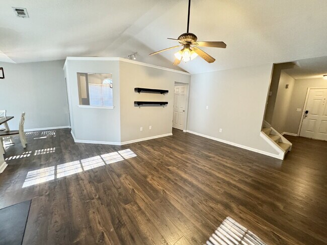 Building Photo - The perfect 3 bed, 2 bath home located in ...