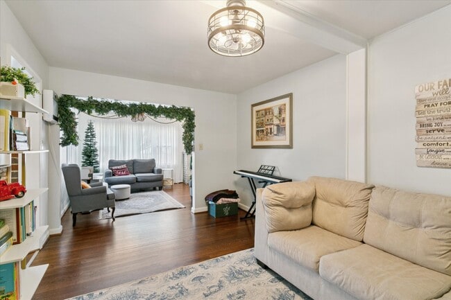 Building Photo - 18 S Greenfield Ave