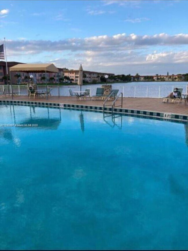 Building Photo - 1591 NE Miami Gardens Dr