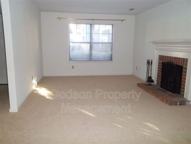 Building Photo - 285 Merrimac Trail