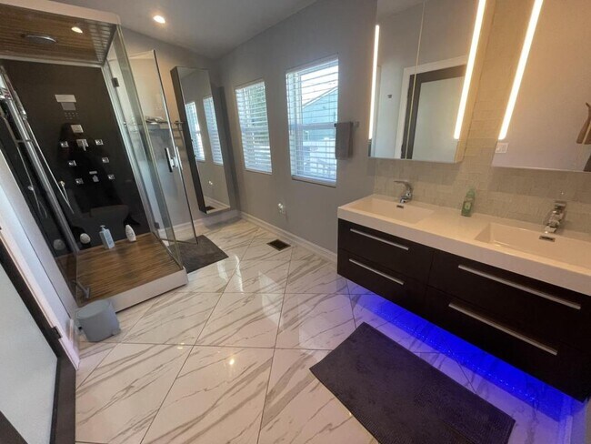 Building Photo - 505 Silver Beach Ave