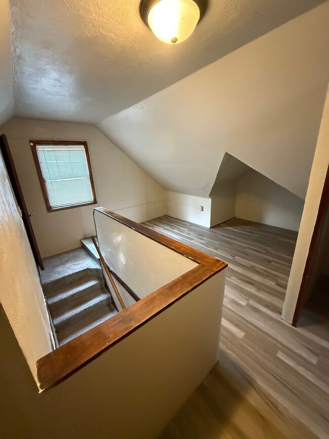 Building Photo - 3 bedroom 1 bath