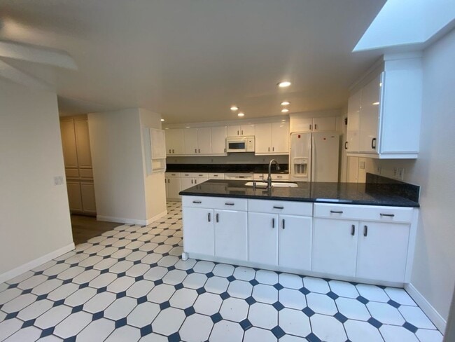 Building Photo - *+ 55 Community* 2bed/2.5bath home in Ocea...