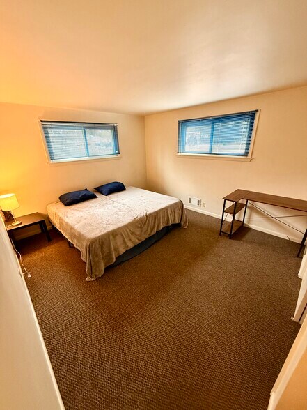 Building Photo - 310 Poplar St