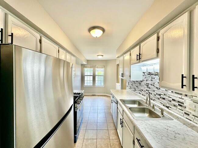 Building Photo - 1226 Clearview Ct