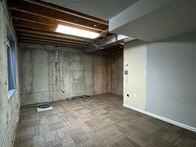 Building Photo - 135 Galapago St