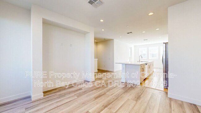 Building Photo - 221 Gambrel Cir