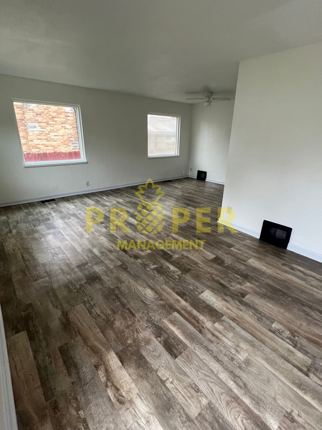Building Photo - 2 bedrooms 1 bathroom house