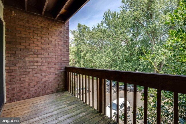 Building Photo - 10725 West Dr
