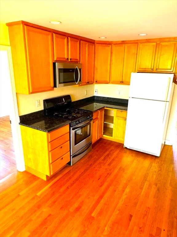 Building Photo - 99 Rice St