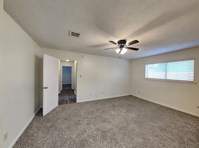 Building Photo - 18715 Faustina Way