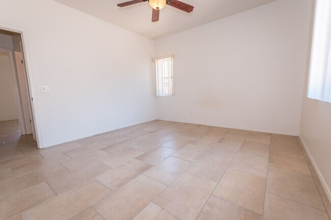 Building Photo - Large Corner Lot Home with 3 Bedrooms, 2 Baths, Central A/C, Washer & Dryer included!