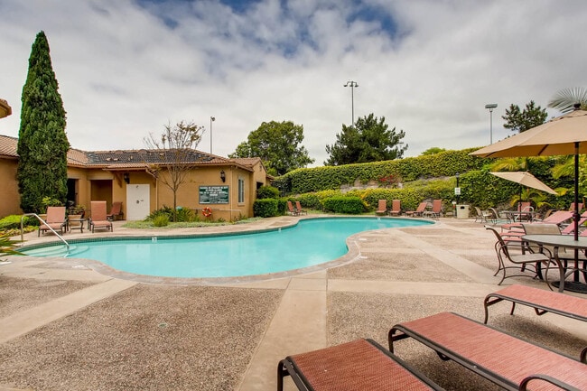 Building Photo - Remodeled 1-Bed Condo -  Prime Carmel Vall...
