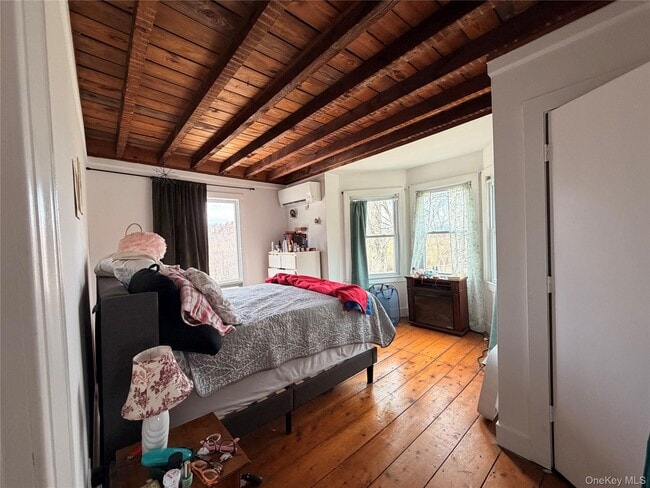 Building Photo - 67 Old Albany Post Rd