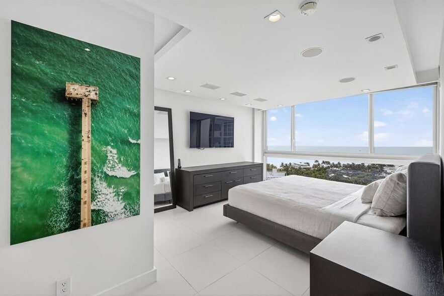 Building Photo - 2715 N Ocean Blvd