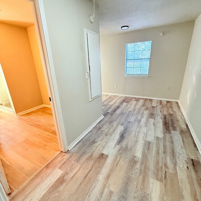 Building Photo - 4004 SE 25th St