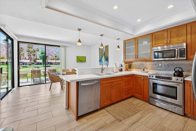 Building Photo - 55105 Oak-Hill
