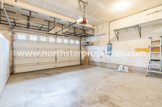 Building Photo - 20462 SW Arnold Pl